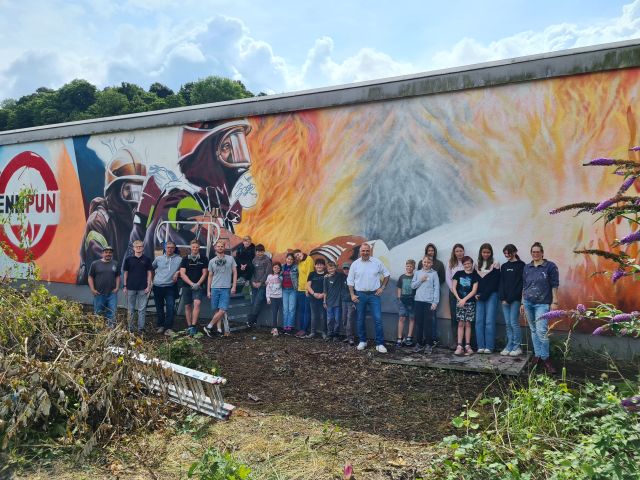 Farbenfrohe Hingucker am Arnsberger Bahnhof
