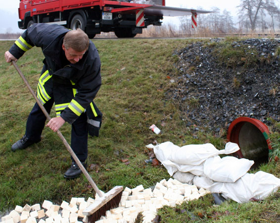 Ölspurbeseitigung